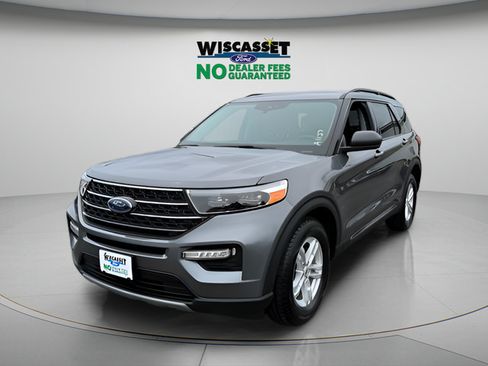 Used 2023 Ford Explorer XLT w/ Equipment Group 202A AWD/4WD image 17