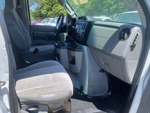 Used 2010 Ford E-350 and Econoline 350 XL RWD image 5