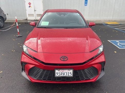 Used 2025 Toyota Camry SE image 2