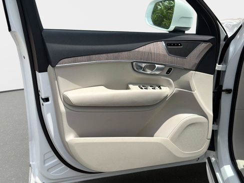 Certified 2024 Volvo XC90 T8 Plus w/ Protection Package Premier AWD/4WD image 16