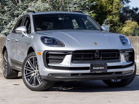 Certified 2026 Porsche Macan AWD/4WD image 6