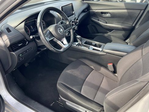 Used 2022 Nissan Sentra SV image 3