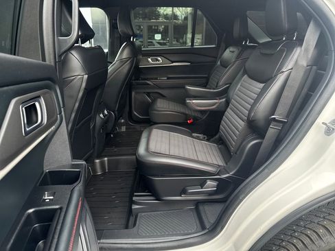 Used 2025 Ford Explorer ST-Line image 30