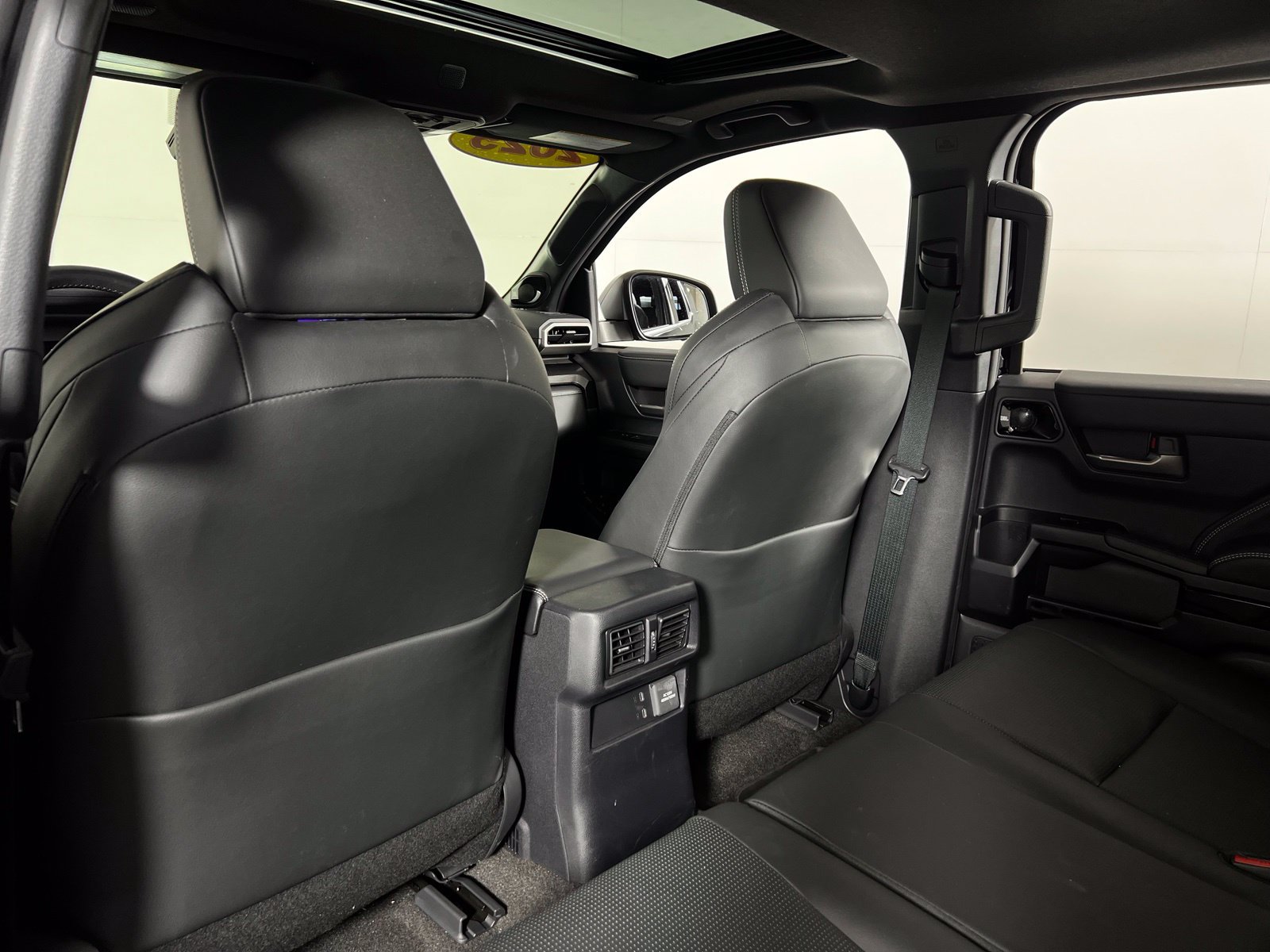 Used 2025 Toyota 4Runner Limited AWD/4WD image 23