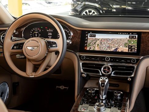 Used 2025 Bentley Flying Spur Plug-In Hybrid AWD/4WD image 23