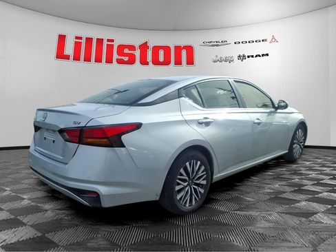 Used 2023 Nissan Altima 2.5 SV image 3