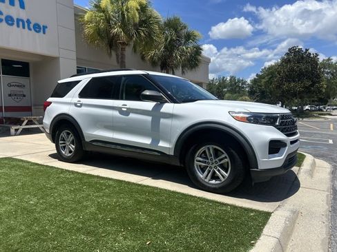 Certified 2021 Ford Explorer XLT RWD image 2