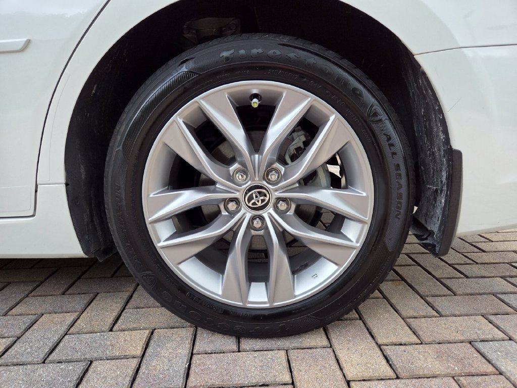 Used 2021 Toyota Avalon XLE FWD image 19