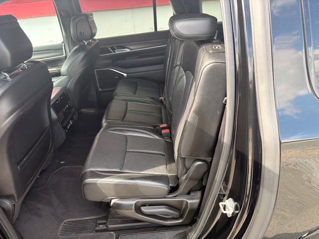 Used 2024 Jeep Wagoneer L Series II RWD image 13