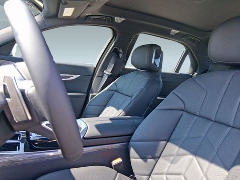 New 2026 BMW 750e xDrive image 4