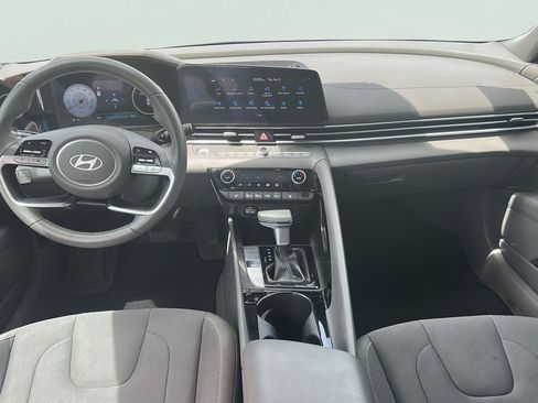 Used 2025 Hyundai Elantra SEL FWD image 18