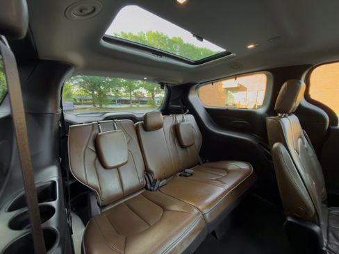 Used 2017 Chrysler Pacifica Limited FWD image 15
