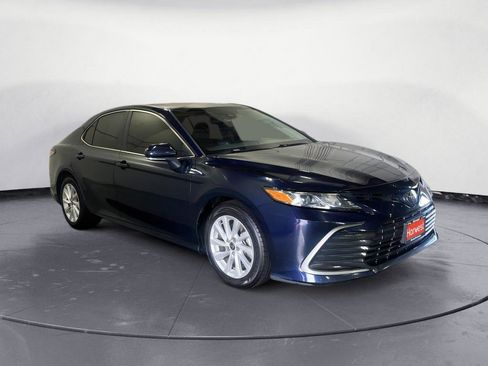 Used 2022 Toyota Camry LE w/ Convenience Package FWD image 5