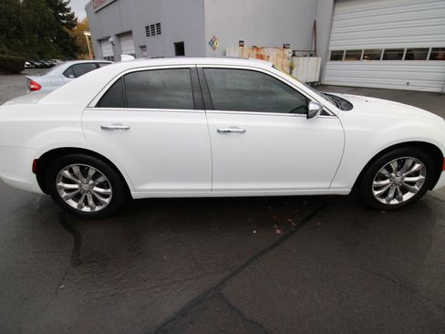 Used 2018 Chrysler 300 Limited image 7