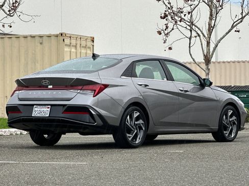 Used 2024 Hyundai Elantra SEL w/ Convenience Package image 4