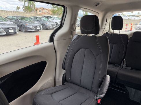 Used 2023 Chrysler Voyager LX FWD image 42