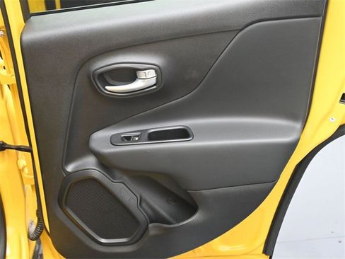 Used 2023 Jeep Renegade Latitude image 28