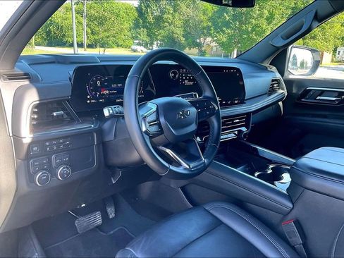 Used 2025 Chevrolet Tahoe Z71 AWD/4WD image 13