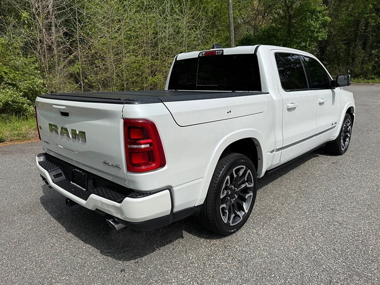 Used 2025 RAM 1500 Limited w/ Body Color Bumper Group AWD/4WD image 6