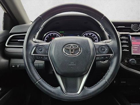 Used 2018 Toyota Camry XLE image 10