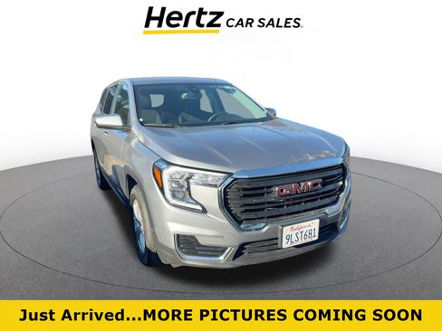 Used 2024 GMC Terrain SLE image 1