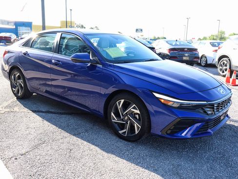 Used 2024 Hyundai Elantra Limited FWD image 3