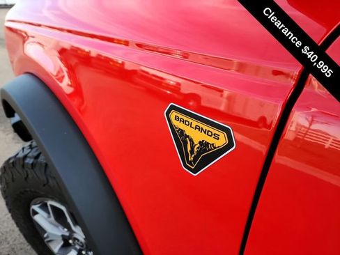 Used 2024 Ford Bronco Badlands image 11