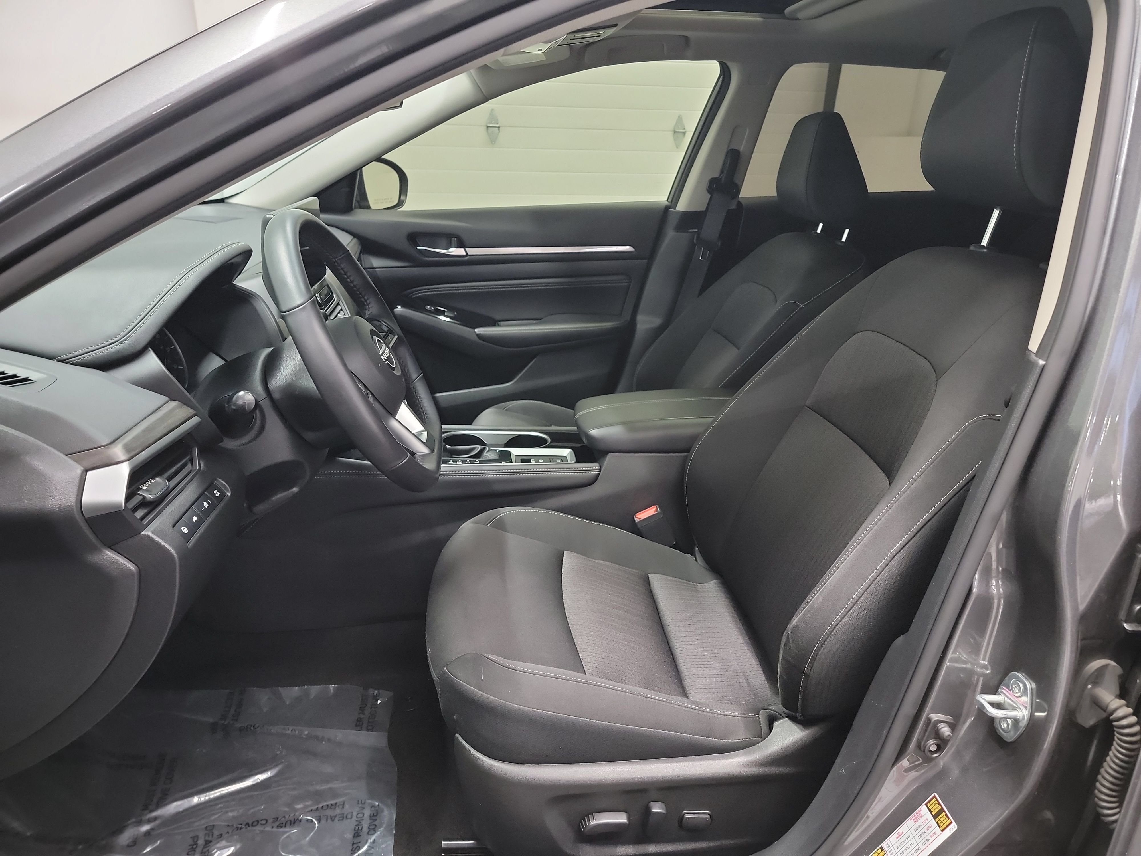 Used 2023 Nissan Altima 2.5 SV w/ SV Premium Package FWD image 6