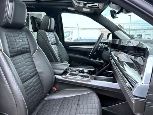 Certified 2026 Cadillac Escalade V w/ LPO, ONYX Package AWD/4WD image 19