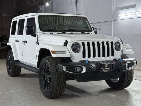 Used 2022 Jeep Wrangler Unlimited Sahara w/ Cold Weather Group image 4