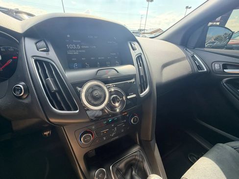 Used 2016 Ford Focus RS AWD/4WD image 17