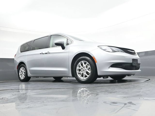 Used 2023 Chrysler Voyager LX FWD image 32