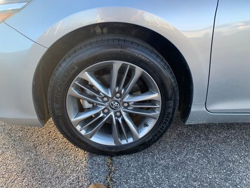 Used 2017 Toyota Camry SE image 28