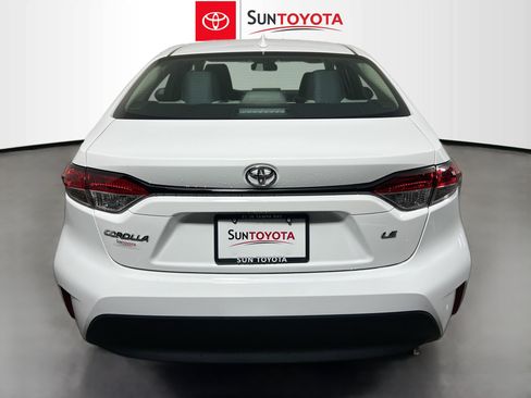 Used 2026 Toyota Corolla LE FWD image 5