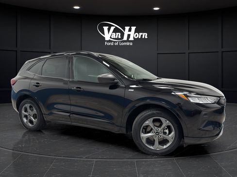Used 2024 Ford Escape ST-Line w/ Tech Pack #1 AWD/4WD image 1
