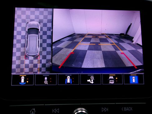Used 2023 Chevrolet Equinox RS w/ RS Leather Package FWD image 6