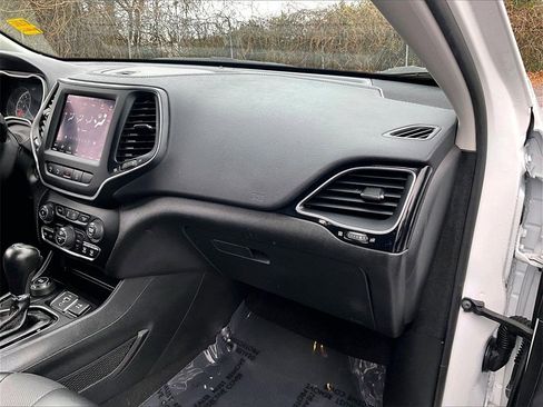 Used 2023 Jeep Cherokee Altitude Lux image 24