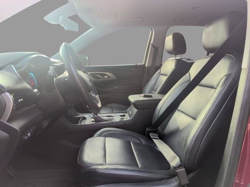 Used 2019 Chevrolet Traverse RS FWD image 16
