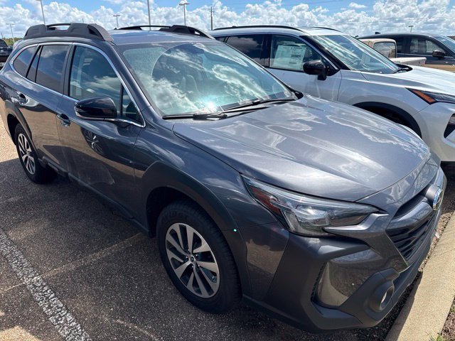 Used 2025 Subaru Outback Premium AWD/4WD image 2