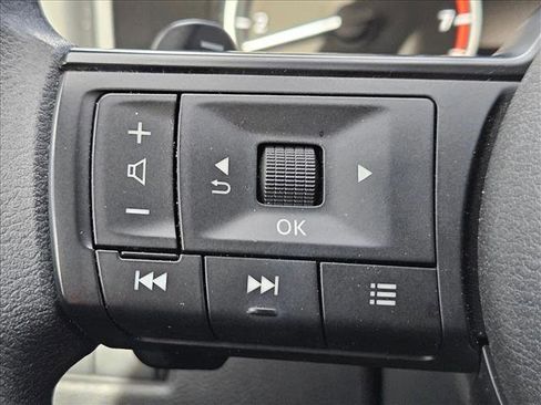 Used 2024 Nissan Rogue SV AWD/4WD image 16
