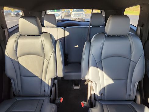 Used 2024 Buick Enclave Premium image 11