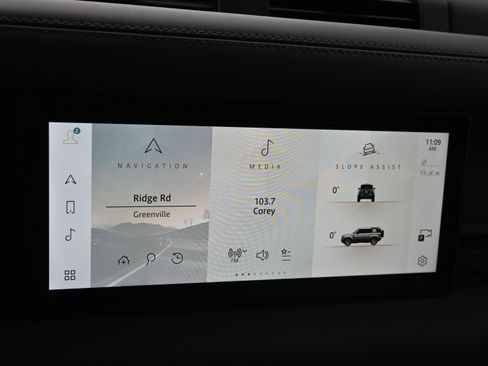 Used 2023 Land Rover Defender 110 X-Dynamic SE image 15