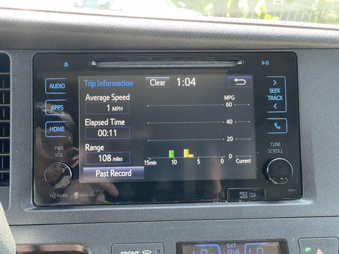 Used 2015 Toyota Sienna XLE Premium FWD image 24