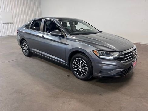 Used 2021 Volkswagen Jetta SE FWD image 1