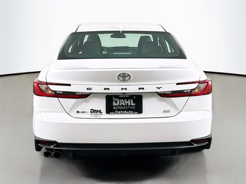 Used 2025 Toyota Camry SE image 12