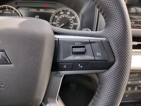 New 2026 Mitsubishi Outlander LE AWD/4WD image 28