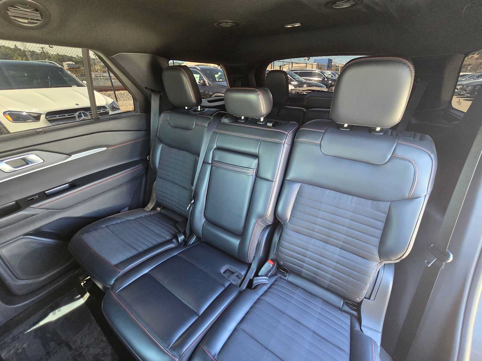 Used 2025 Ford Explorer ST-Line w/ Premium Package AWD/4WD image 17