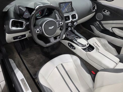 Used 2023 Aston Martin V8 Vantage Roadster image 3
