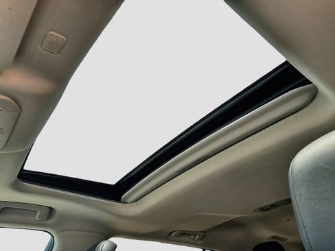 Used 2022 Toyota Highlander XLE FWD image 19