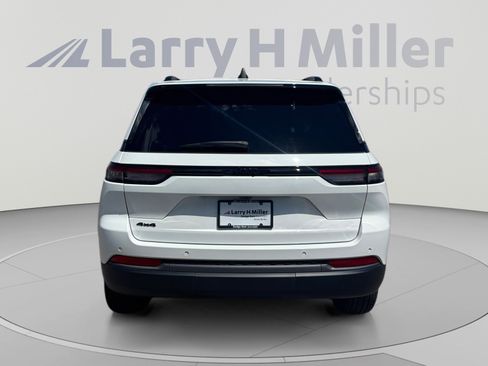 Used 2026 Jeep Grand Cherokee Altitude AWD/4WD image 4